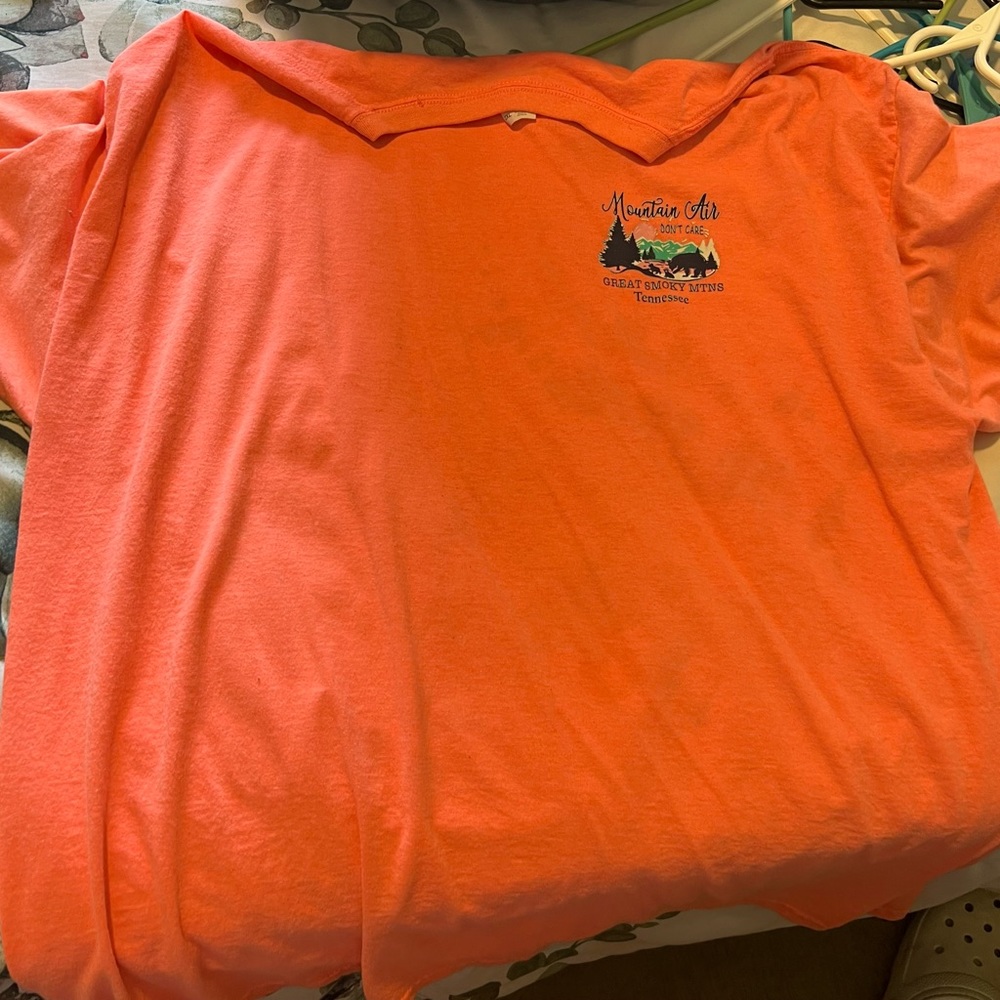 Smokey mountain t-shirt.